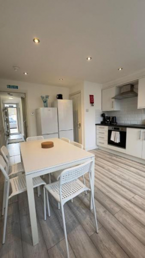 15 min to Central London Guest Suites 22